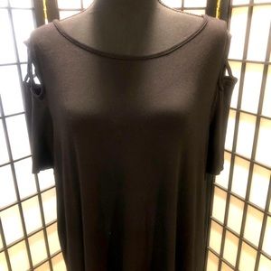 Black Stretchy Top. Size 1X.  Decorative sleeve.
